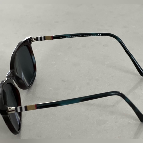 AUTHENTIC Burberry sunglasses - Picture 3 of 6